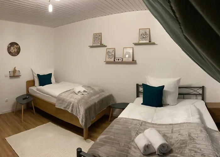 Anjas I Zentral I 81 Qm Stilvolle Geraeumige I Parkplaetze Vorhanden